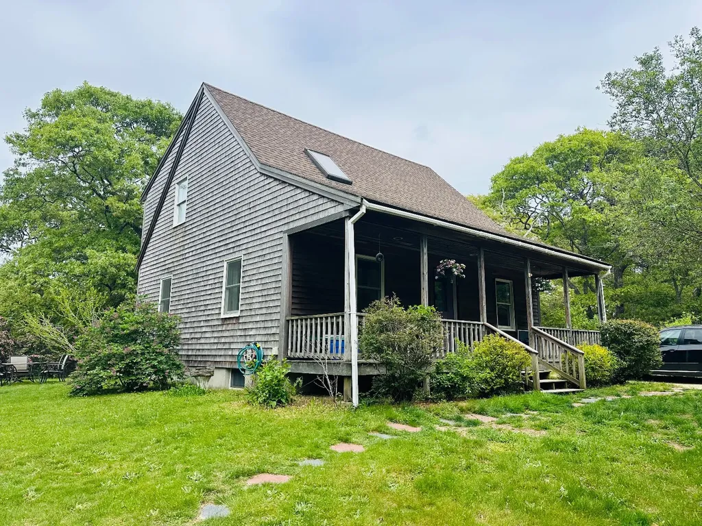 96 Manchester Avenue Oak Bluffs MA 02557