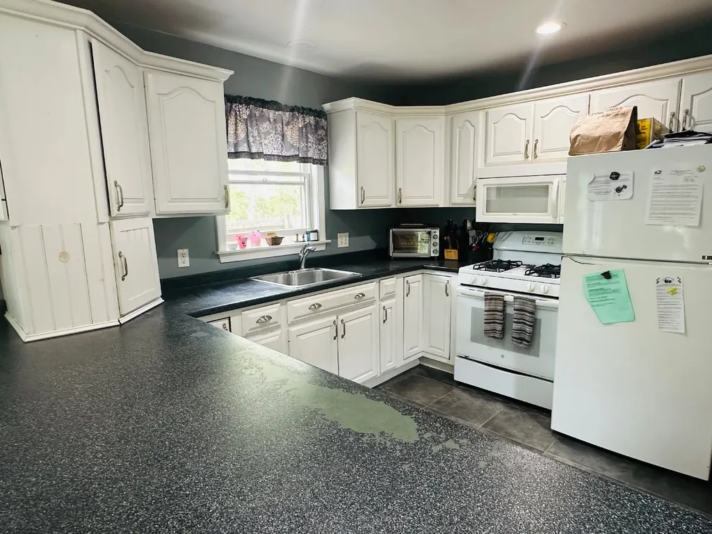 96 Manchester Avenue Oak Bluffs MA 02557