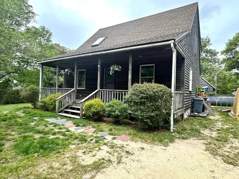 96 Manchester Avenue Oak Bluffs MA 02557