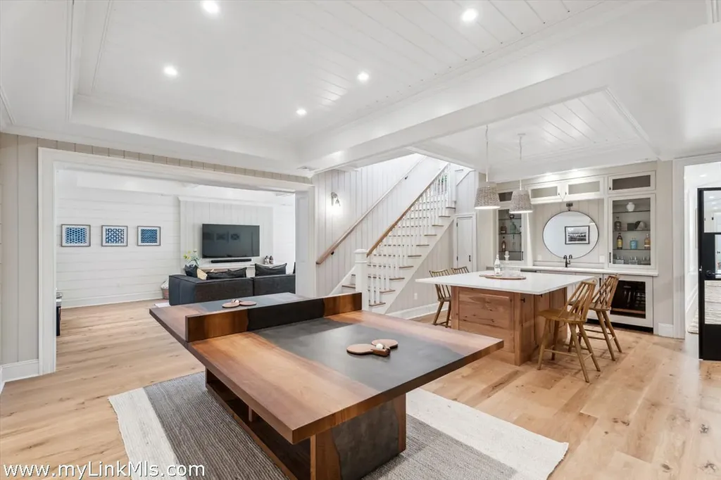 43 Peases Point Way S Edgartown MA 02539