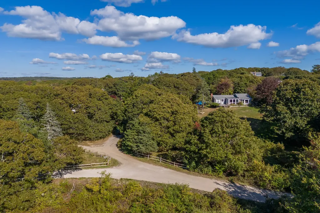 19-a Old Woods Road Chilmark MA 02585