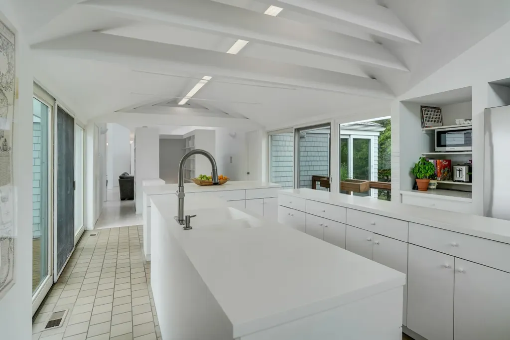 44 Cencelle Chilmark MA 02535