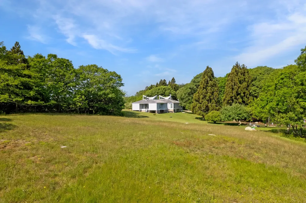 44 Cencelle Chilmark MA 02535