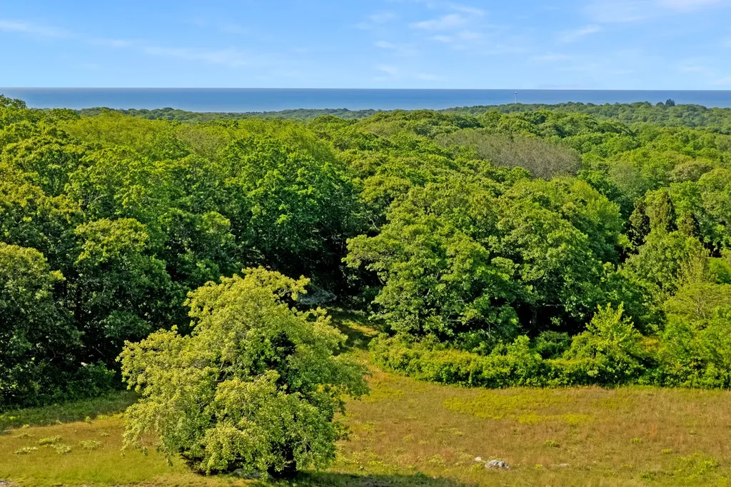 44 Cencelle Chilmark MA 02535