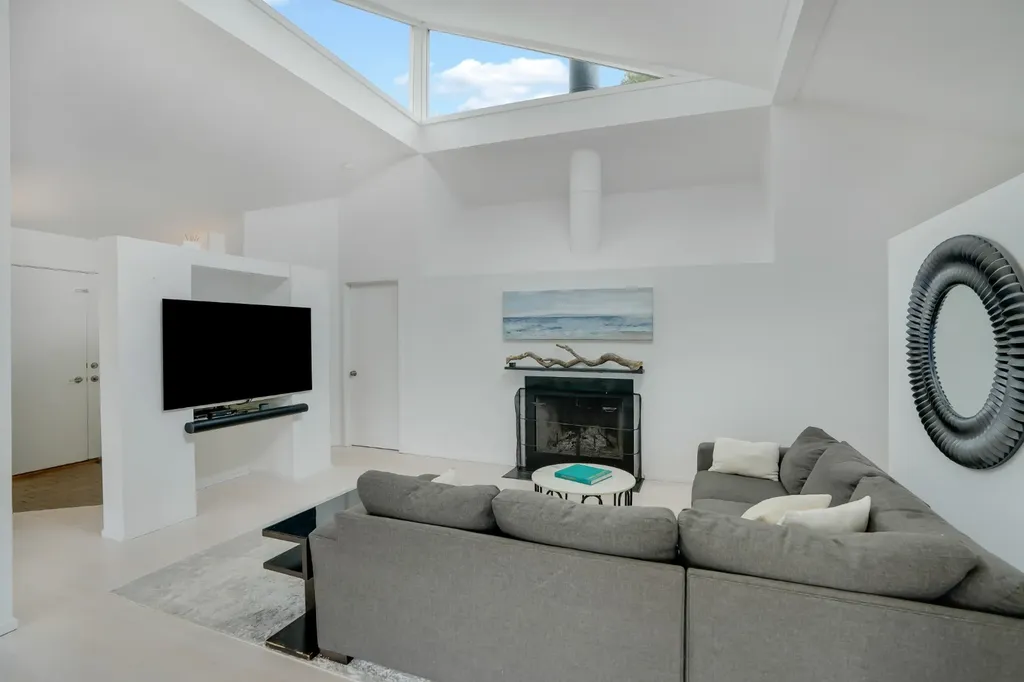 44 Cencelle Chilmark MA 02535