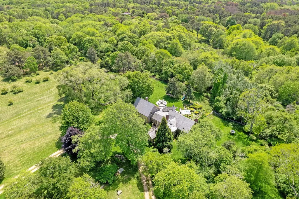 124, 116, 122 Old Farm Road Chilmark MA 02535