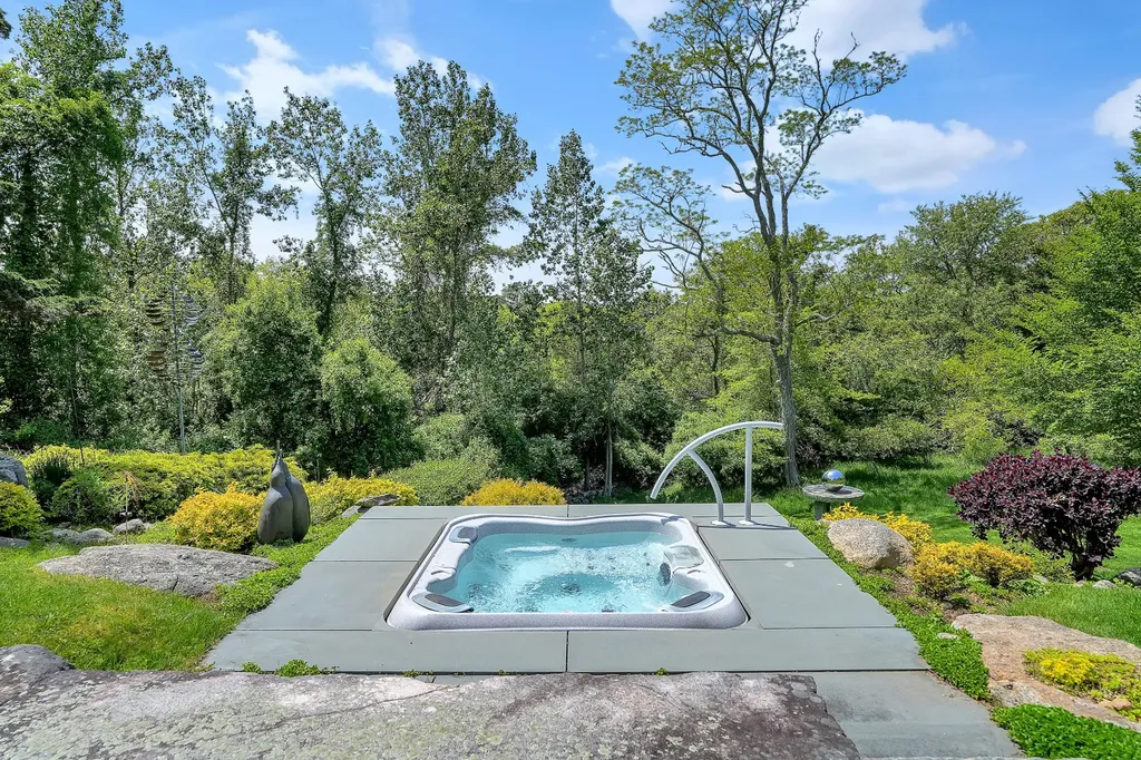 124, 116, 122 Old Farm Road Chilmark MA 02535