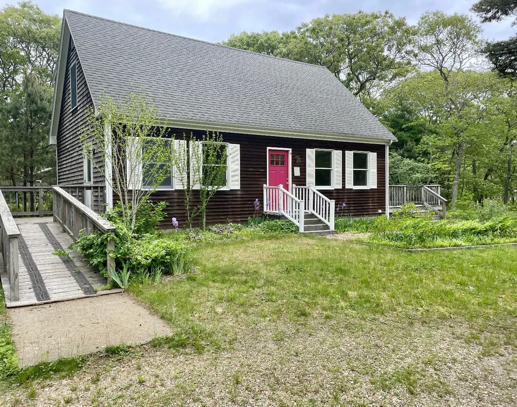 12 Park Avenue Vineyard Haven MA 02568