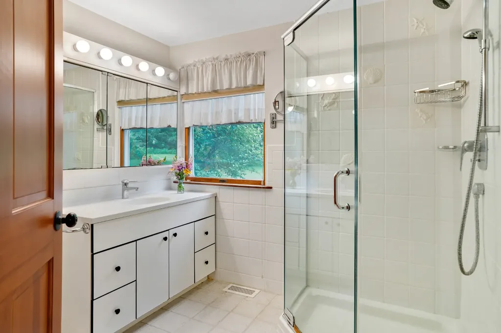 174 Middle Road Chilmark MA 02539