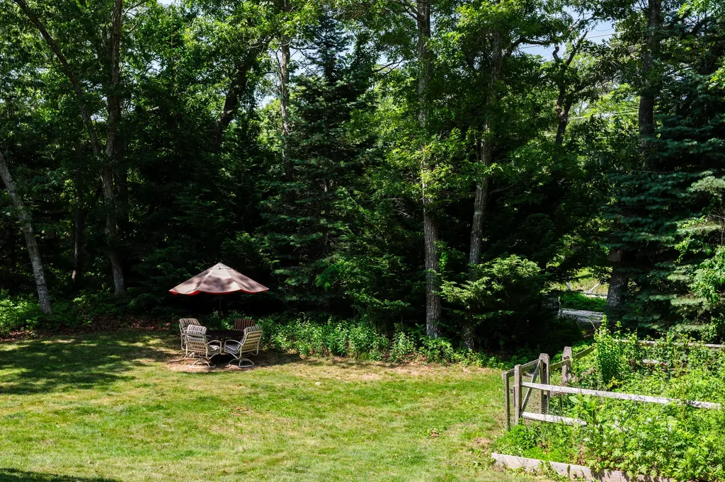 208 Irenes Way Vineyard Haven MA 02568