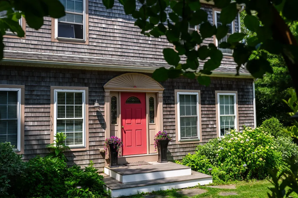 208 Irenes Way Vineyard Haven MA 02568