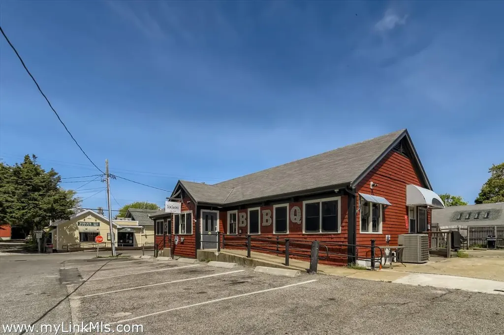 7 Oakland Avenue Oak Bluffs MA 02557