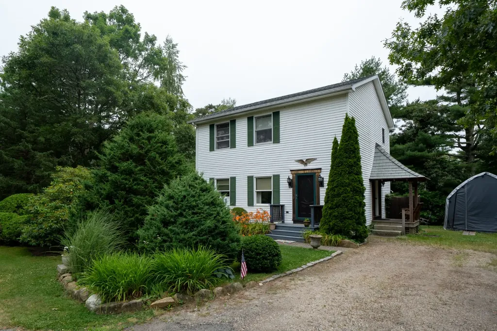 11 Onondaga Avenue Oak Bluffs MA 02557