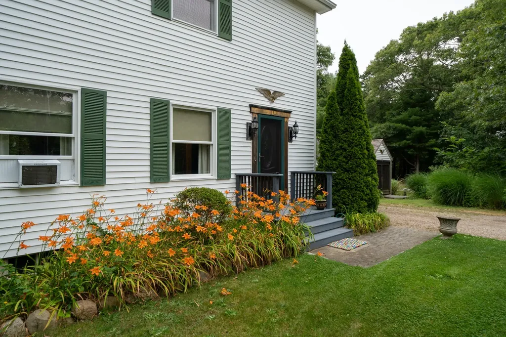 11 Onondaga Avenue Oak Bluffs MA 02557