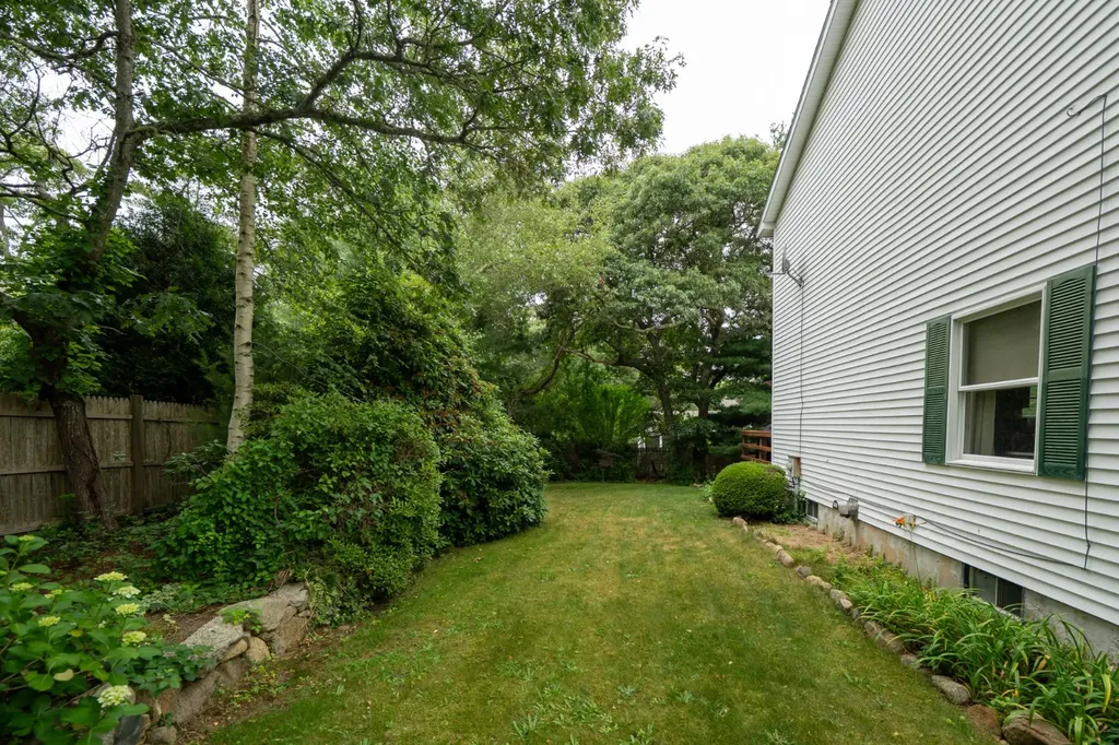 11 Onondaga Avenue Oak Bluffs MA 02557