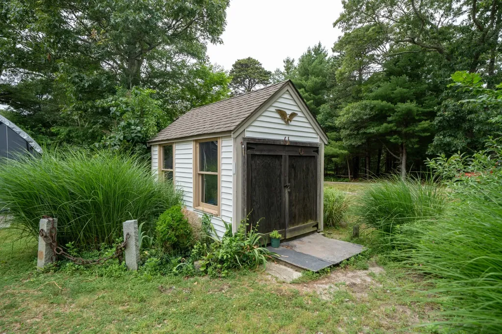 11 Onondaga Avenue Oak Bluffs MA 02557