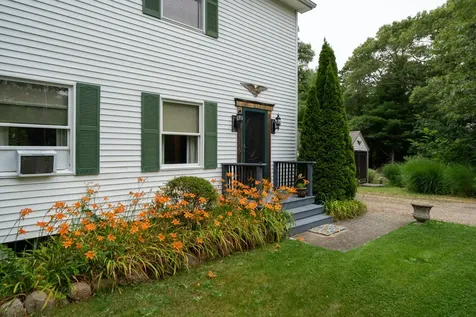 11 Onondaga Avenue Oak Bluffs MA 02557