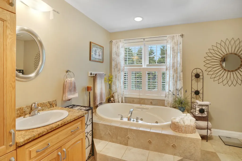 8 Fresh Pond Road Oak Bluffs MA 02557