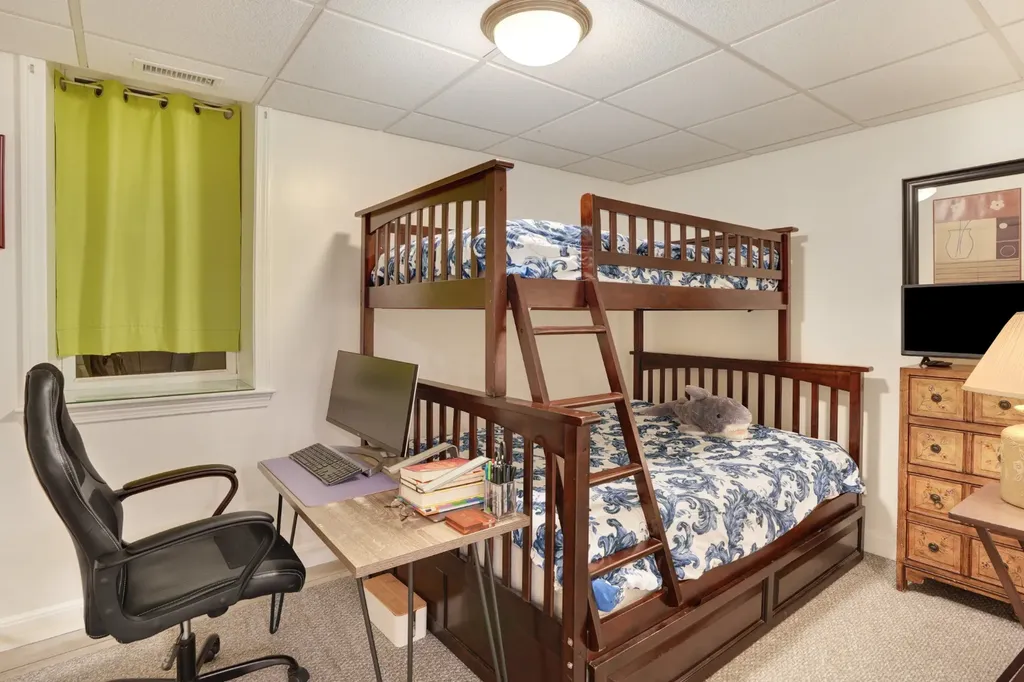 8 Fresh Pond Road Oak Bluffs MA 02557