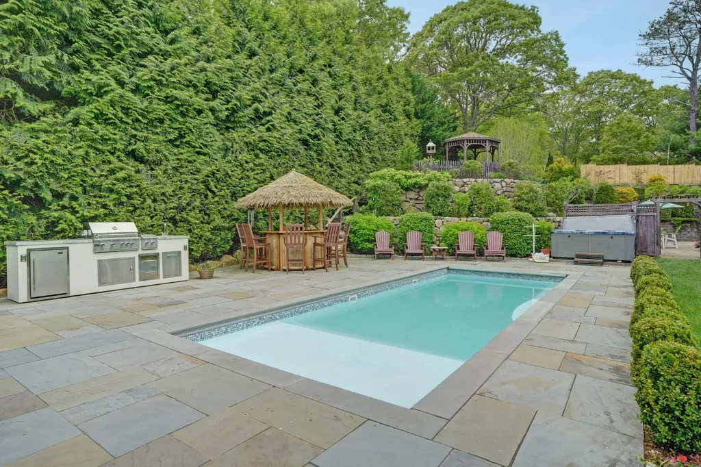 8 Fresh Pond Road Oak Bluffs MA 02557