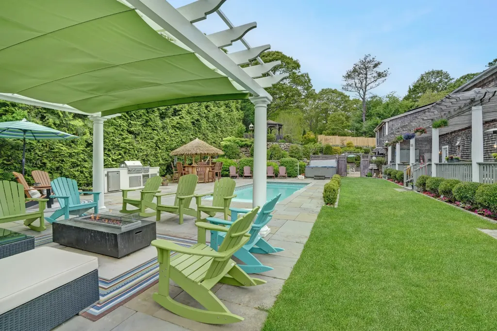 8 Fresh Pond Road Oak Bluffs MA 02557