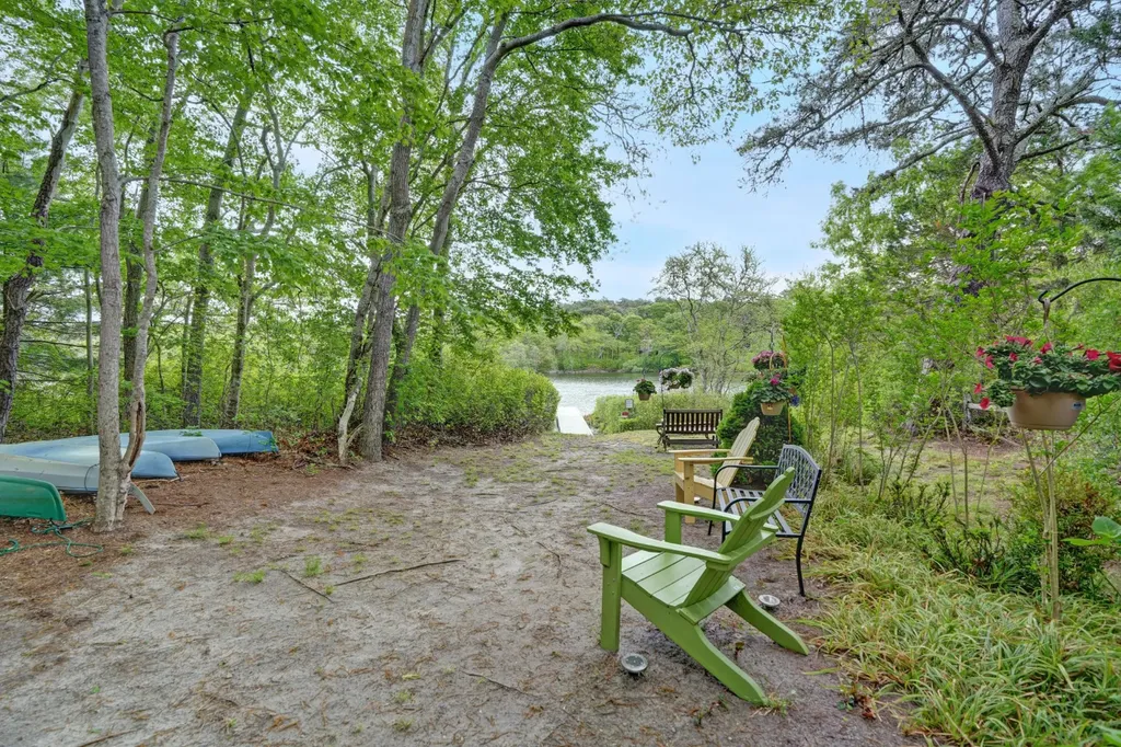 8 Fresh Pond Road Oak Bluffs MA 02557