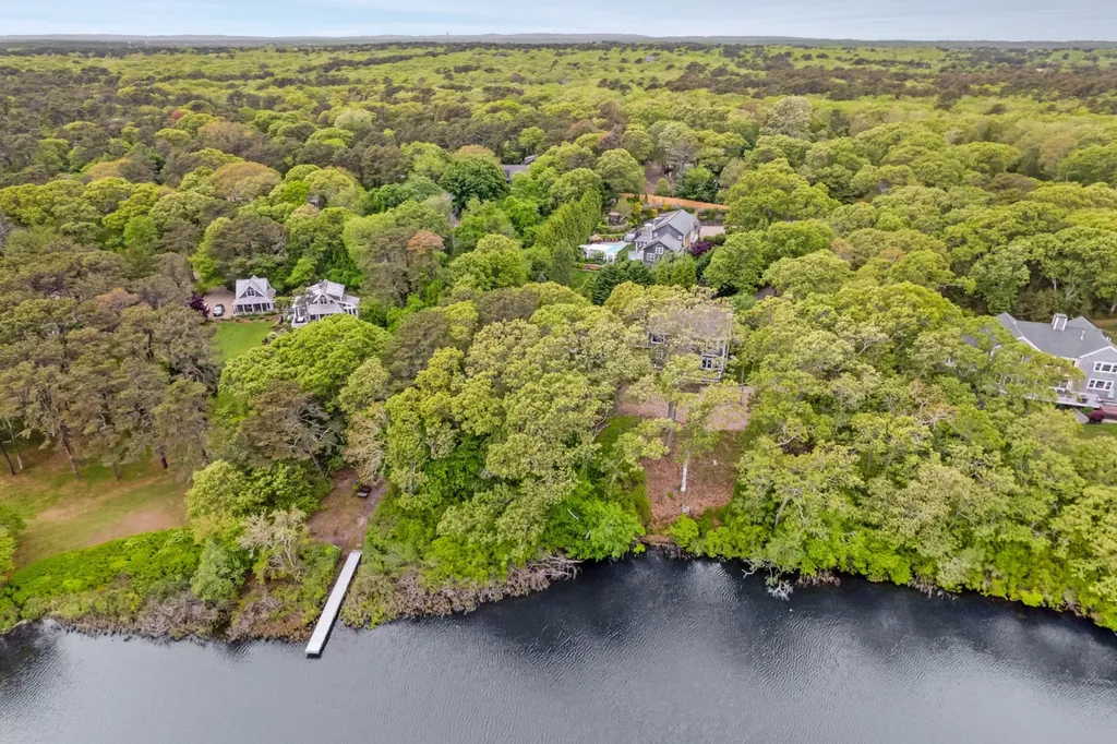 8 Fresh Pond Road Oak Bluffs MA 02557