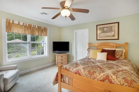 8 Fresh Pond Road Oak Bluffs MA 02557