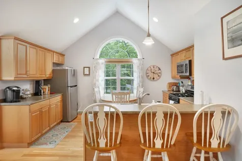 8 Fresh Pond Road Oak Bluffs MA 02557