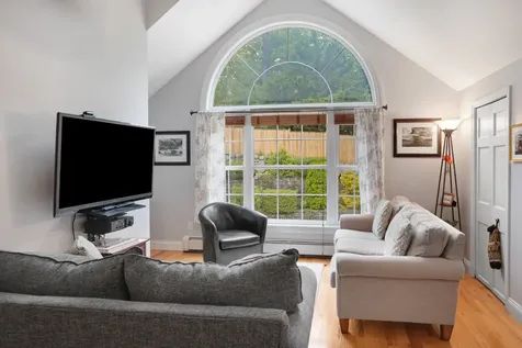 8 Fresh Pond Road Oak Bluffs MA 02557