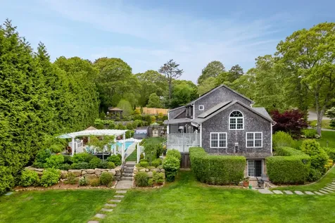 8 Fresh Pond Road Oak Bluffs MA 02557