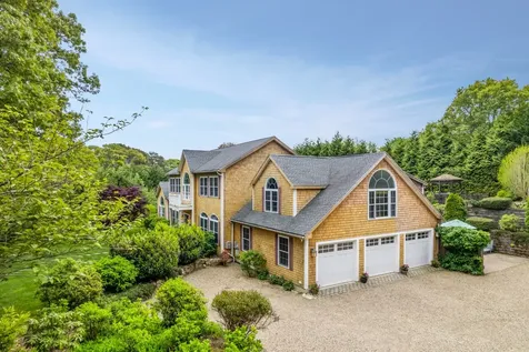 8 Fresh Pond Road Oak Bluffs MA 02557