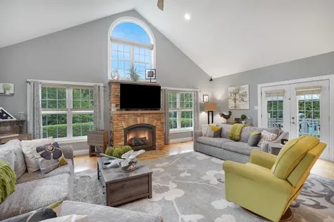 8 Fresh Pond Road Oak Bluffs MA 02557