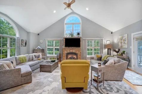 8 Fresh Pond Road Oak Bluffs MA 02557