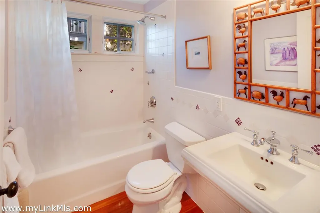 94 Menemsha Inn Road Chilmark MA 02535