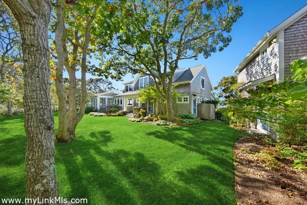 94 Menemsha Inn Road Chilmark MA 02535