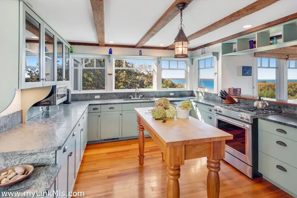 94 Menemsha Inn Road Chilmark MA 02535