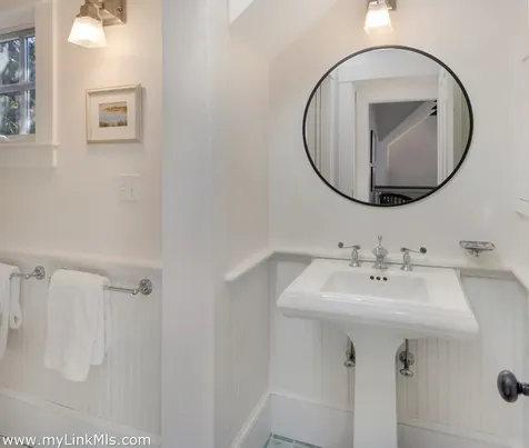 94 Menemsha Inn Road Chilmark MA 02535