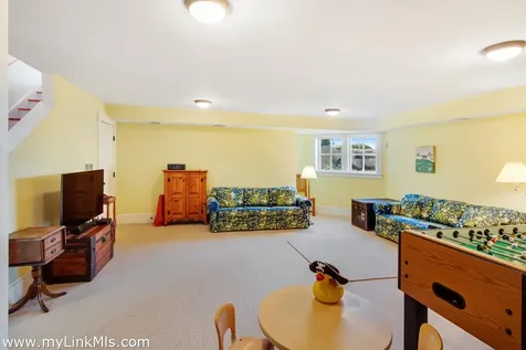 94 Menemsha Inn Road Chilmark MA 02535