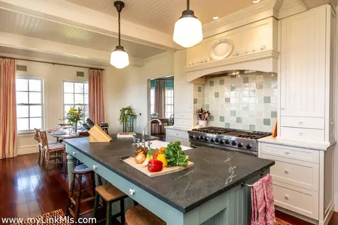 25 Lelands Path Edgartown MA 02539