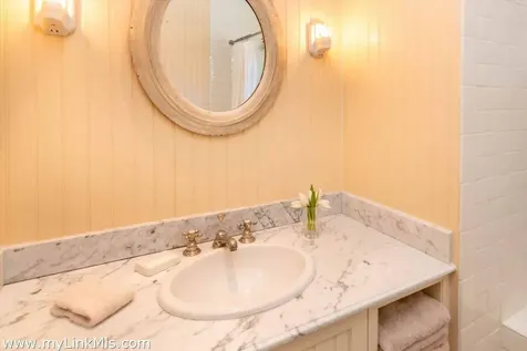 25 Lelands Path Edgartown MA 02539