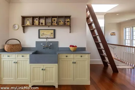 25 Lelands Path Edgartown MA 02539