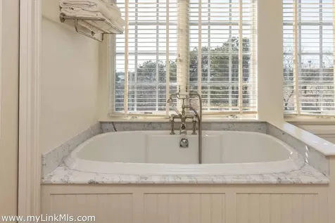 25 Lelands Path Edgartown MA 02539