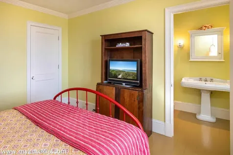 25 Lelands Path Edgartown MA 02539