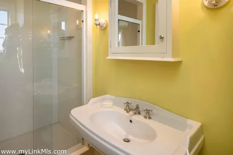 25 Lelands Path Edgartown MA 02539