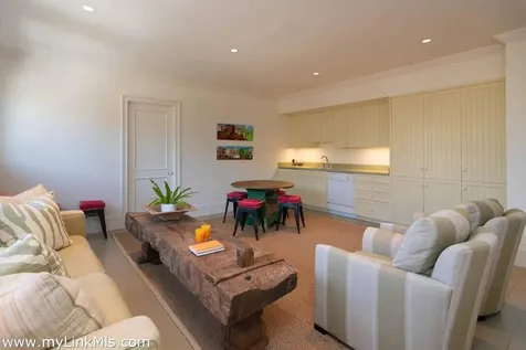 25 Lelands Path Edgartown MA 02539