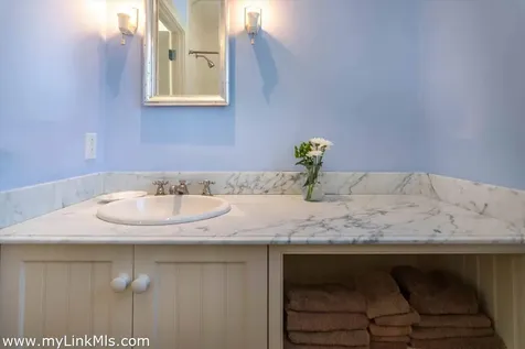 25 Lelands Path Edgartown MA 02539