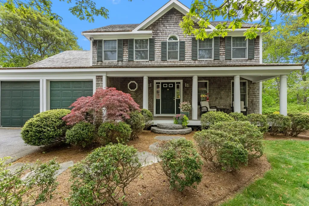 5 Bayes Hill Circle Oak Bluffs MA 02557