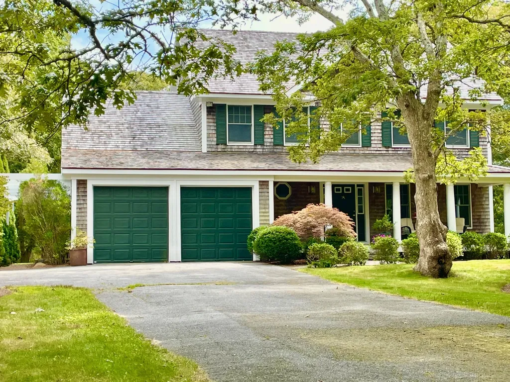 5 Bayes Hill Circle Oak Bluffs MA 02557