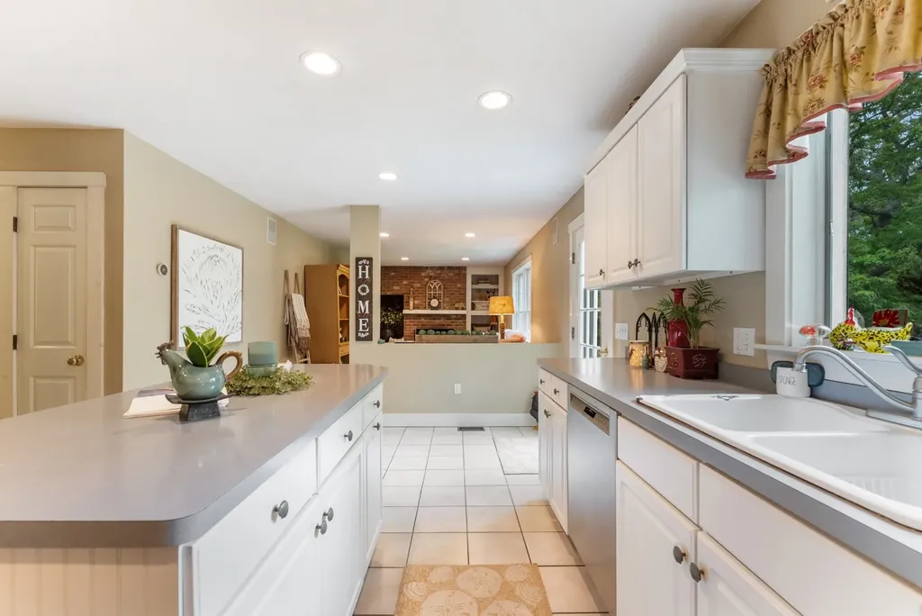 5 Bayes Hill Circle Oak Bluffs MA 02557